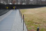 Památník války ve Vietnamu. Není to sice moc poznat, ale na těch stěnách jsou napsána jména všech, kdo tam padli (na straně Američanů pochopitelně).