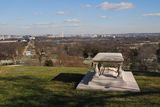 Od domu generála Lee byla pěkná vyhlídka. Můžete zahlédnout Washingtonův i Lincolnův monument a i kupoli Kapitolu, víte-li, kam koukat.