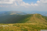 Pohled z nejvyššího vrcholu Cucurbata Mare (1848m) dále po hřebeni, po němž budeme pokračovat.
