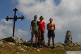 A to jsme my tři - SU, Kamča a Radim na vrcholu Cucurbata Mare (1848m).