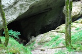 Pohled do jedné z mnoha jeskyněk.