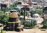 11.8. 2006 - Arménský apoštolský kostel pěkně vedle mešity v Karsu