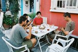 14.8. 2006 - V Istanbulu, snídaně před hostelem, ŠV, PR, SL a VB