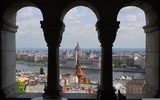 Pohled z hradu na Dunaj a parlament.