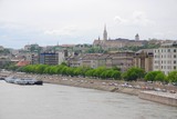 Pohled z markétina mostu na Dunaj a hradní kopec.