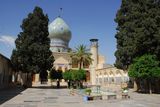 25.5. 2008 - Šíráz, Imamzadeh-Ye Ali Ebn-E Hamze - hrobka Emira Aliho, synovce Šaha Čeraghava, nádvoří