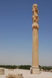 26.5. 2008 - Persepolis, sloup v Apadaně (audienční síně) s Kulínem pro srovnání