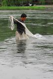 30.5. 2008 - Esfahan, rybář na řece u mostu Marnan