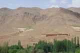 1.6. 2008 - Abyoneh, pohled přes údolí, na druhé straně stará karavanseraj
