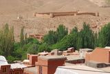1.6. 2008 - Abyoneh, pohled přes údolí na starou karavanseraj 