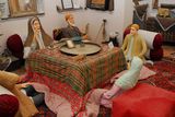 1.6. 2008 - Kašan, loutková rodina v jednom z historických domů