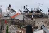 26.1.2008 - Jeruzalém, když se tu někomu rozbije anténa nebo satelit, tak jej asi neopravuje, ale dá si na střechu nový, jinak si to množství nedokážeme vysvětlit.