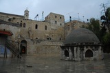 26.1.2008 - Jeruzalém, nádvoří u a nad chrámem Božího hrobu, pod kupolí je kaple svaté Heleny.