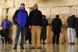 26.1.2008 - Jeruzalém, zeď nářků, Ondřej a David.