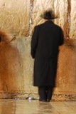 26.1.2008 - Jeruzalém, zeď nářků, tady jsou dobře viditelné papírky s prosbami zastrkané do spar mezi kameny.