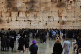 26.1.2008 - Jeruzalém, dámská část zdi nářků byla mnohem živější.