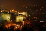 26.1.2008 - Jeruzalém, večerní pohled na staré město, vidíme kupoli mešity al-Aksa, v pozadí je Olivetská hora.
