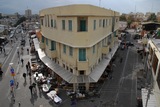 1.2. 2008 - Tel Aviv-Jaffa, pohled z terasy hostelu na ulice s bleším trhem okolo.