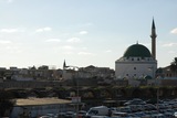 2.2. 2008 - Akko, pohled z hradeb na město, ta velká mešita je El Džazar.