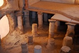 4.2. 2008 - „Úprava vnitřních komnat, sloupových síní a lázní byla rozličná a nákladná.” (F.I.) (Vyhřívaná podlaha v sauně.)