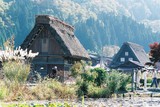 Shirakawa-go, další domky ve stylu gashó-zukuri