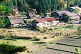 Shirakawa-go, pohled na vesnici shora
