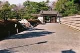 Kjóto, hrad Nijó, u vodního příkopu kolem vnitřního paláce Honmaru
