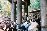Kjóto, chrám Chion-in, největší japonský zvon, bití, koukejte na ty mnichy