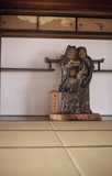 3.4. 2007 - Nanzen-ji v Kjótu, ani jsem si prve nevšiml, že jsou ty sošky tak vysmáté