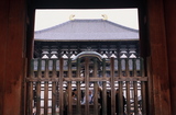 4.4. 2007 - Nara, chrám Todai-ji za branou