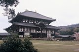 4.4. 2007 - Nara, chrám Todai-ji, největší dřevěná budova na světě