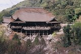 5.4. 2007 - Kjóto, chrám Kiyomizu-dera, a tolik lidí tu v zimě taky nebylo