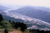 28.4. 2007 - Nad Tsurugi, pohled ze Šišiku do údolí řeky Tedori.