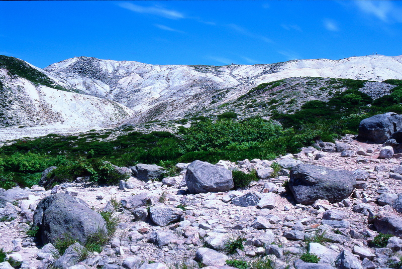 7.7. 2007 - Hókkaidó, Niseko, vrchol Iwaonupuri (1116m), na obzoru pár lidí