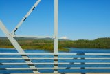Jde o jeden z mála mostů přes Yukon.