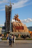 12.7. 2008 Ulánbátar, socha národního hrdiny na náměstí Süchbátar