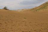 17.5. 2008 - Chongorin Els čili Zpívající duny. Písek tvoří mimochodem jen asi 3% plochy Gobi, jinak by ta poušť měla být spíš kamenitá.