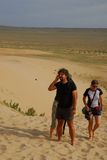 17.5. 2008 - Chongorin Els čili Zpívající duny. Konečně trocha pohybu, v písku je nejlepší chodit bos jako Linda, Jens a Bláža. (Pokud nemáte zrovna díru v chodidle jako já.)