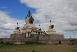 27.7. 2008 - Charchorin. Obří stupa uprostřed nádvoří.