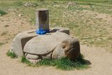 27.7. 2008 - Charchorin. Na kopci nad městem je kamenná želva, jeden z mála pozůstatků po Čingischánově hlavním městě.
