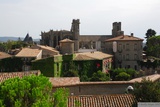 Carcassonne. Pohled z citadely přes střechy domů ke katedrále.