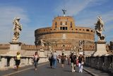 18.9. 2008 - Andělský hrad (<em>Castel Sant'Angelo</em>) za Andělským mostem (<em>Ponte S. Angelo</em>).