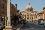 18.9. 2008 - Vatikán. Pohled směrem k náměstí sv. Petra a jeho bazilice.