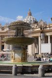 18.9. 2008 - Vatikán. Kašna na náměstí sv. Petra