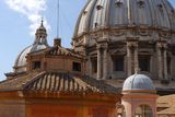 18.9. 2008 - Vatikán. Kupole na střeše baziliky sv. Petra