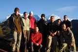 Naše skupina na vrchu Dzongri. SU, Ida, Katka, Jirka, Petr M., Sebastian, Kunzan, Petr G. a Honza.